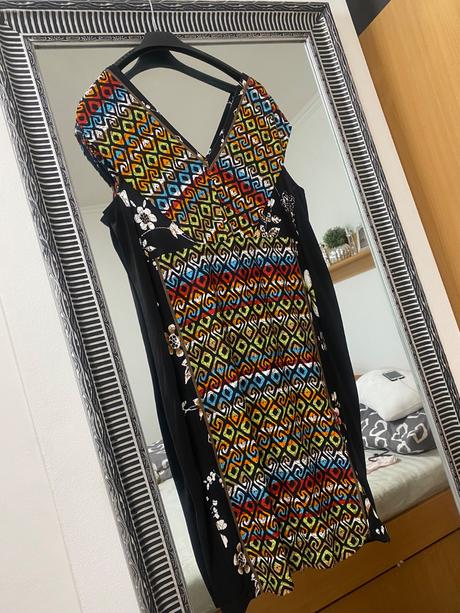 Damske farebne  elasticke šaty, 42