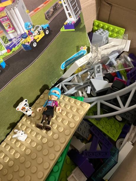 Lego friends - veľké preteky,