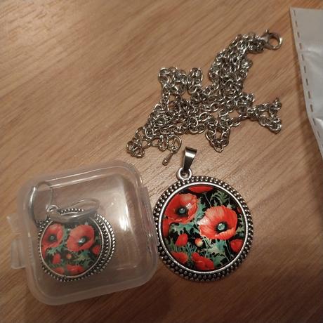 Sada nausnice + retiazka s priveskom cerveny mak, 