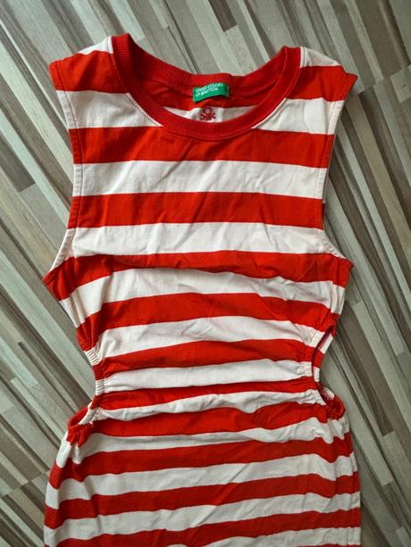 Šaty benetton s výrezmi na bokoch brucha, benetton,158
