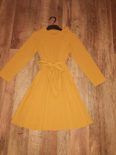 Plisovane šaty, 128