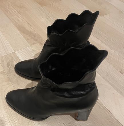 Red valentino kožené členkové čižmy, 37