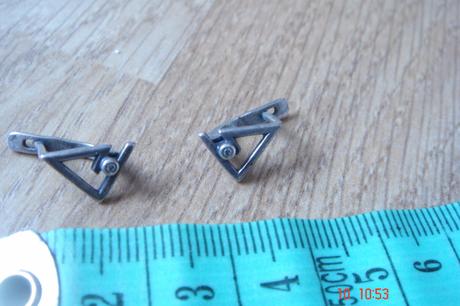 Trojuholnikove nausnicky s kamienkom, 