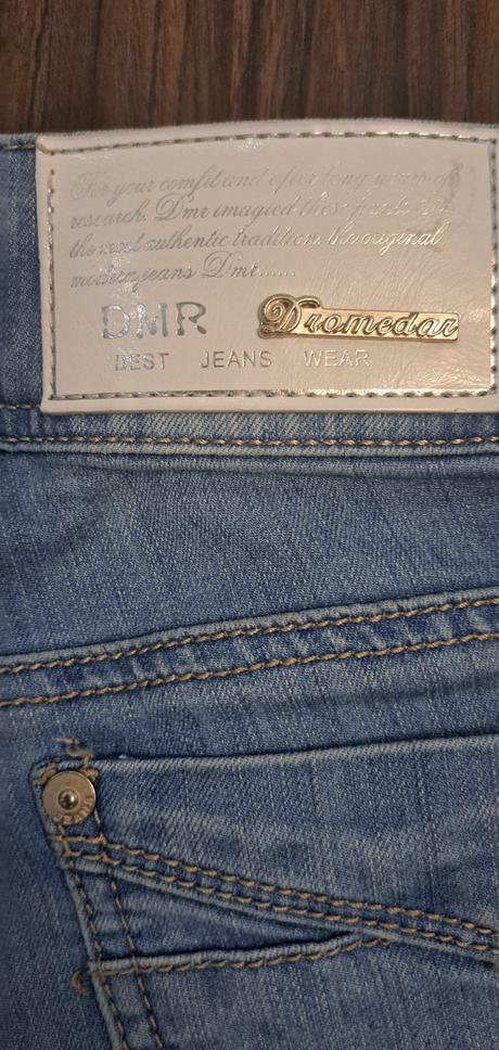 Kraťasy, dromedar,s