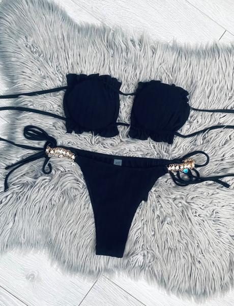 Dámske dvojdielne bikiny so štrasovými ozdobami, s