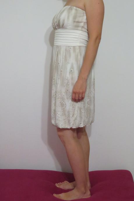 Letné šaty bez ramienok, s