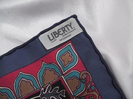 Luxusná hodvábna šatka liberty of london, m