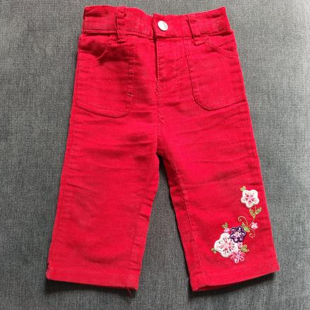 Jemná menčestrákovina oblečené len raz, 74