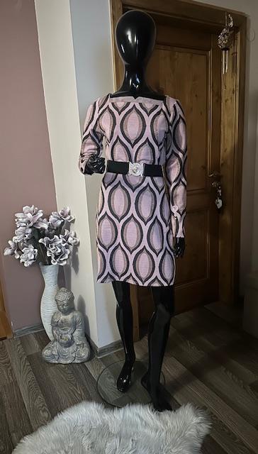 Kostým sukňový ružový so zlatou niťou zn. magenta, l / m