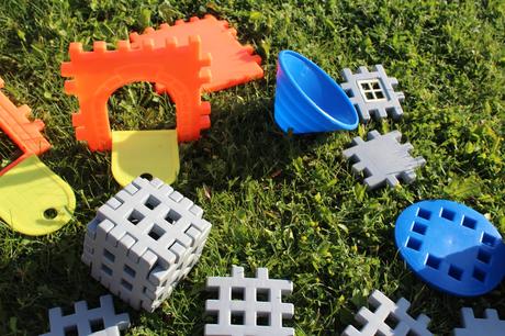 Veľká sada plastovej stavebnice,