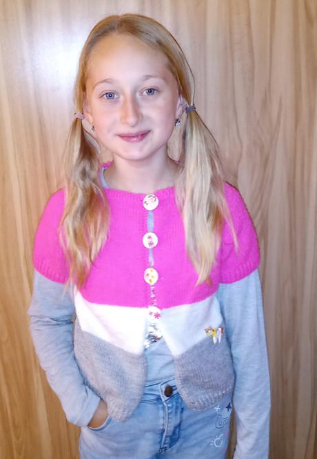 Krásne pletené bolerko v.9/10r, 140