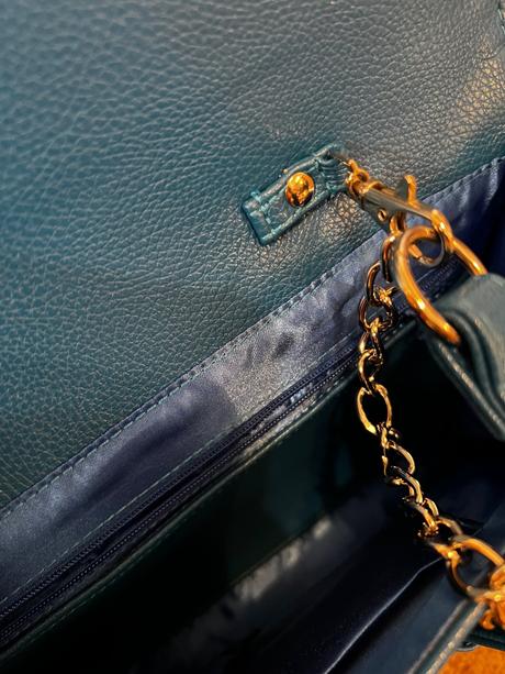 Modrá spoločenská kabelka,