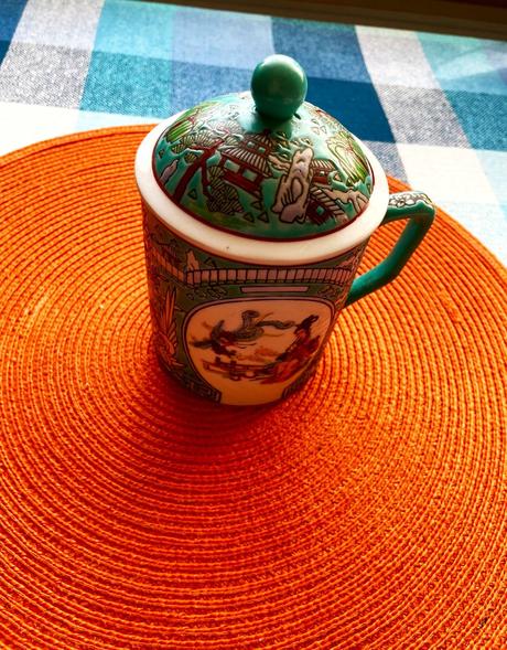 Hrnček s príklopom,