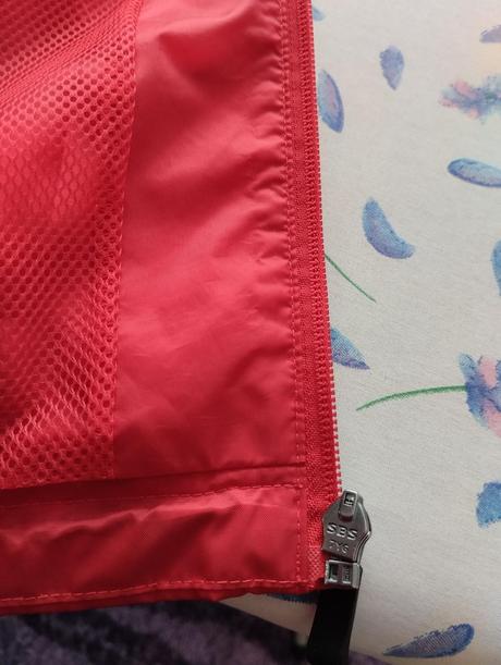 Nepremokavá bunda, 128