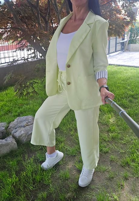 Športovo-elegantný kostým, s