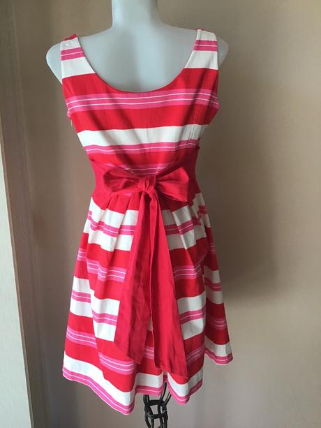 Krásne šaty, warehouse,40