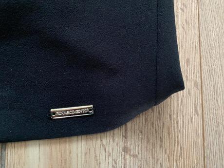 Saty s odhalenym chrbtom rinascimento, s