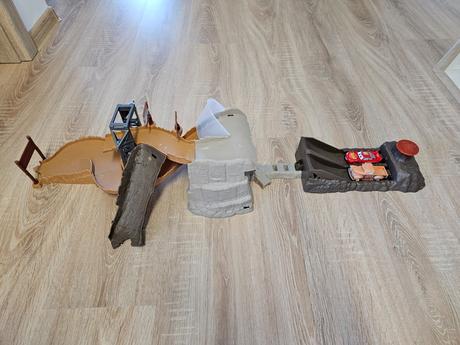 Cars pretekárska dráha midnight jump, 