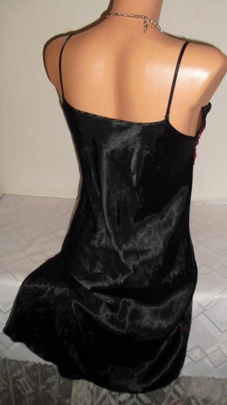 Satenova dlha kosielka vysivana, s