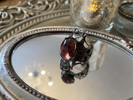 Prsteň s hnedým očkom, 