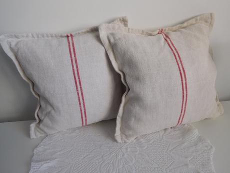 Vankúše menšie , vačšie, podlhovasté,, 