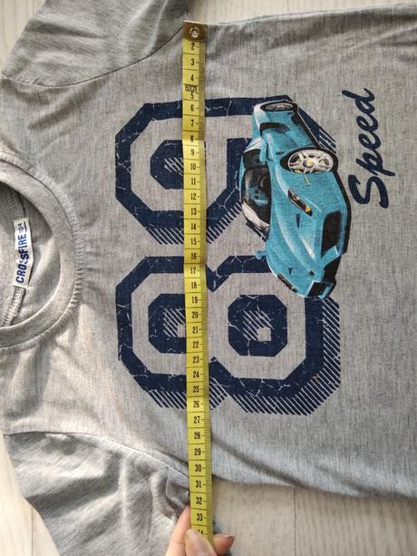 Šedé tričko s autom, 104