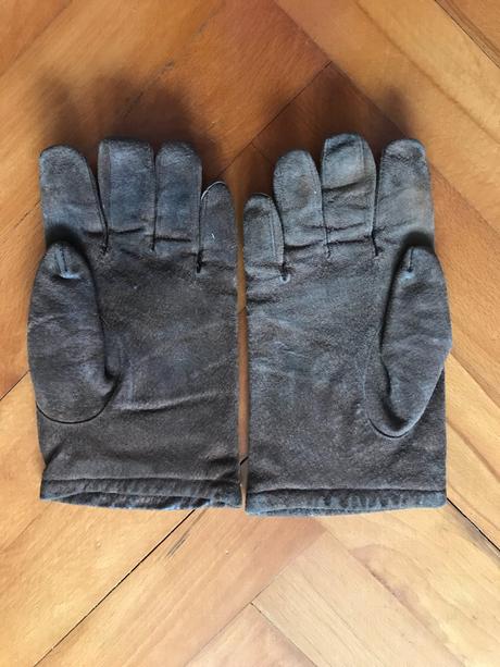 Hnedé rukavice,