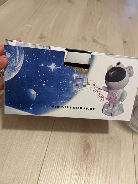 Kozmonaut hviezdny projektor, 