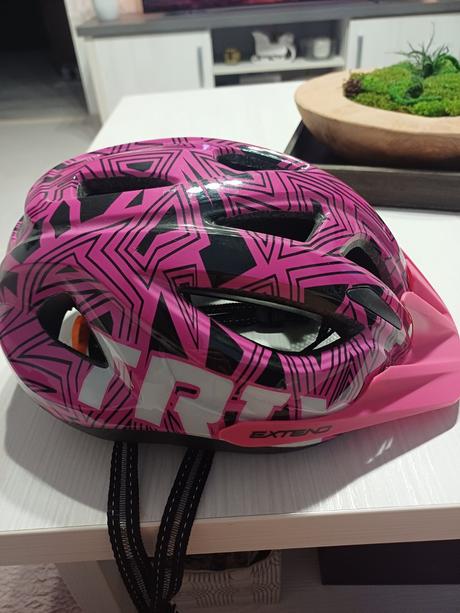 Dievčenska prilba, s