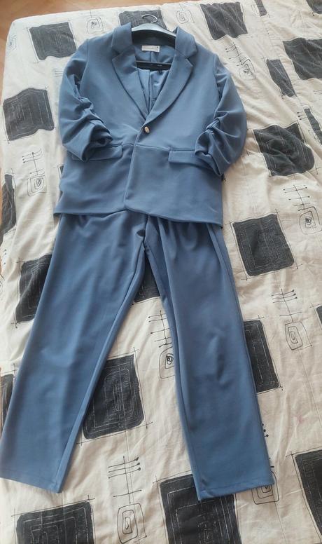 Biznis kostým, reserved,s