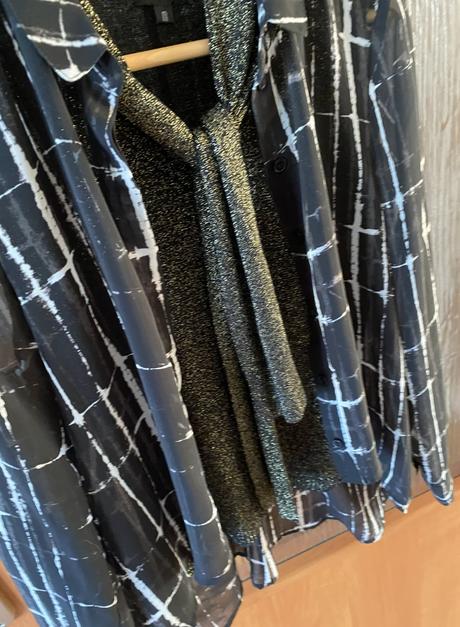 Čierny top so zlatým zn. mix in  uni veľkosť, 