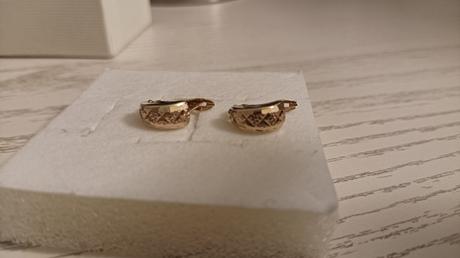 Krásne zlaté náušnice 585,