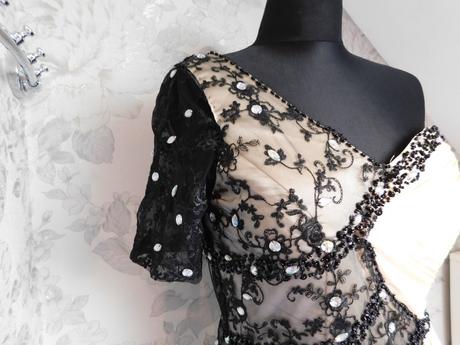 Velmi pekne spolocenske saty, 38