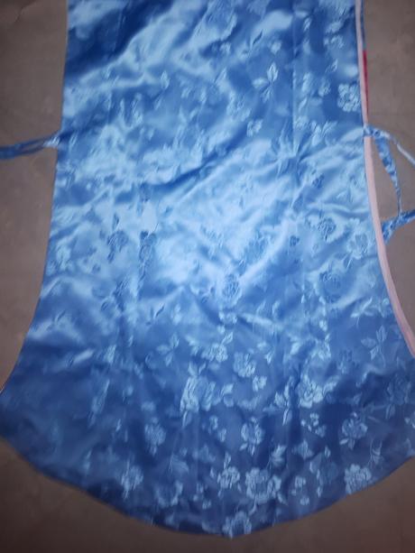 Saténová zástera v krásnej darčekovej krab, 