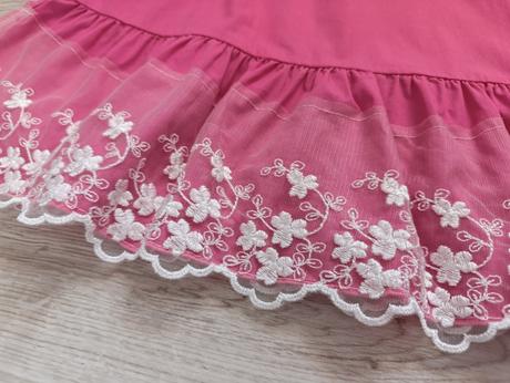 Nádherné šaty s čipkou, m