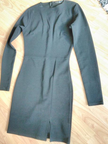 Čierne šaty s dlhým rukávom, s