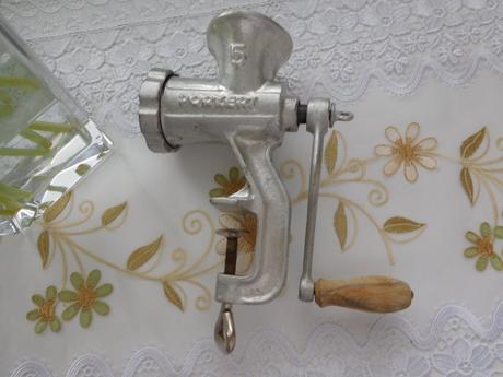 Mlynček na maso-made in čechoslovákia---5 porkert, 