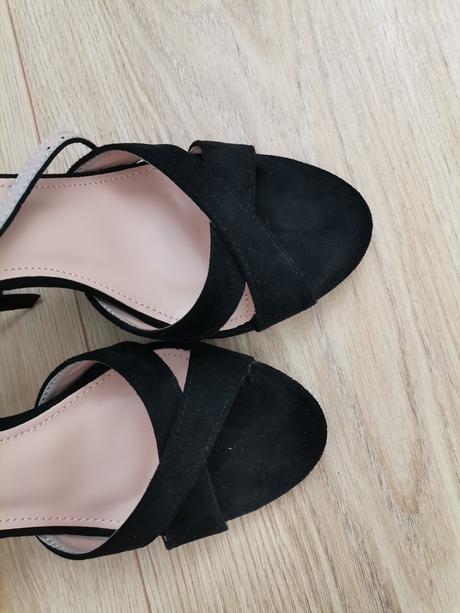 Nové semišové sandále, 36