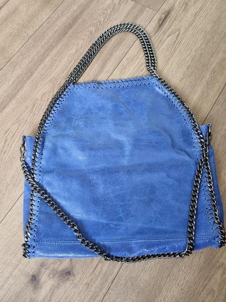 Modrá talianska kožená kabelka s retiazkou,