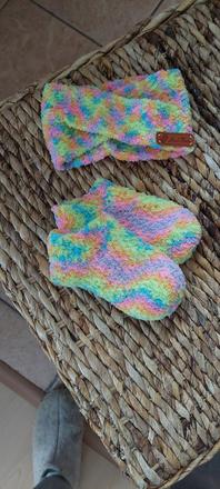 Detská  supravicka  čelenka a ponožky, 