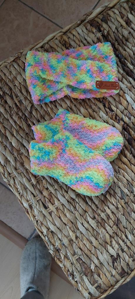 Detská  supravicka  čelenka a ponožky, 