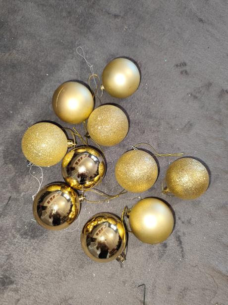 Zlaté gule na stromček, 