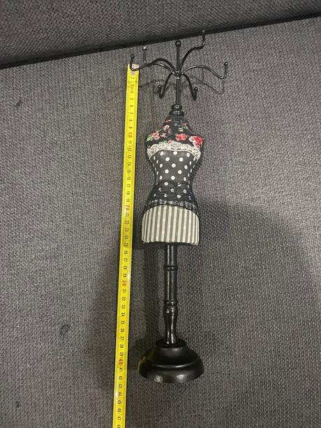 Držiak na bizuteriu, 