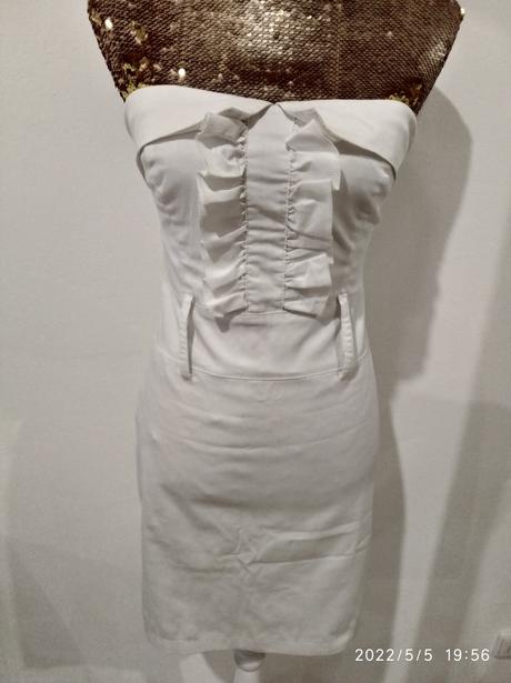 Krásne biele saty, s