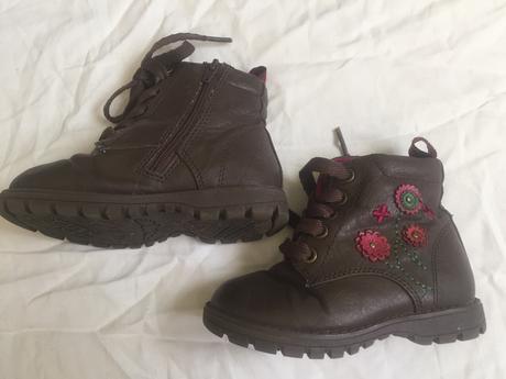 Kotníkové topánky, 23