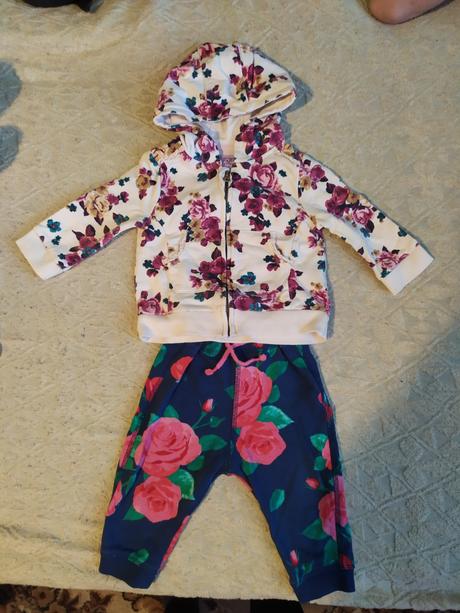 Mikina a tepláky, 74