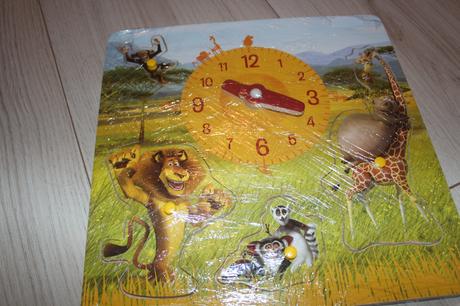 Drevené hodiny s puzzle madagaskar, 
