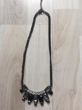 Mam na predaj nahrdelnik,