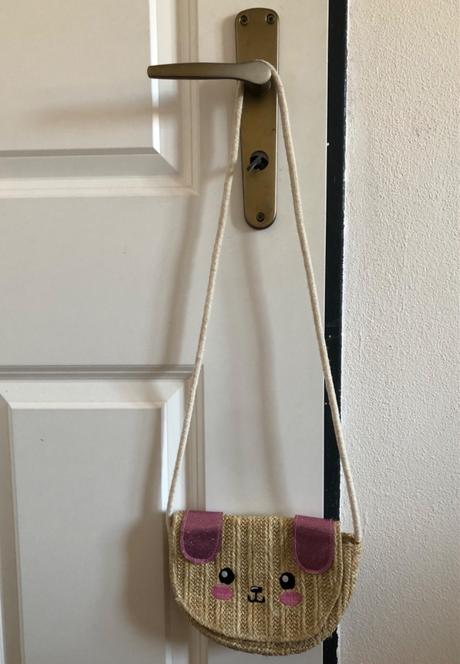 Malá detská slamená kabelka psík, 