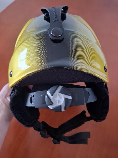 Lyžiarska prilba, s